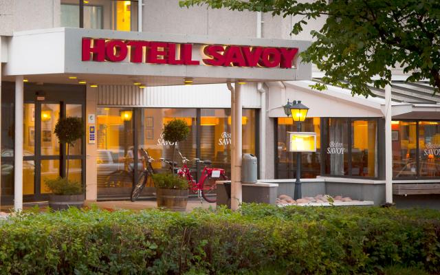 Entrén vid Hotell Savoy i Mariehamn.